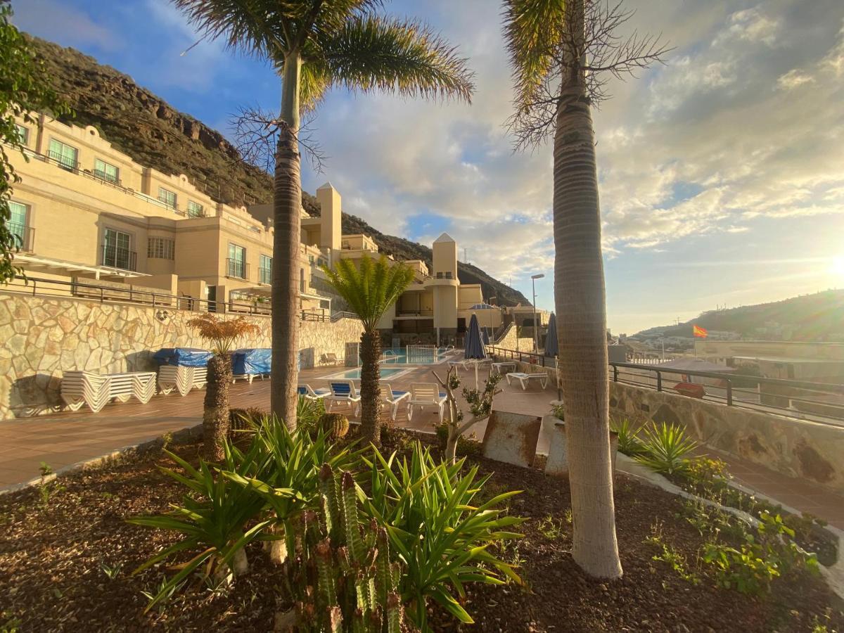 Modern Family Home Above Swimming Pool Puerto Rico (Gran Canaria) Exterior photo